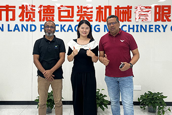 客户到访合影