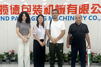 客户到访合影