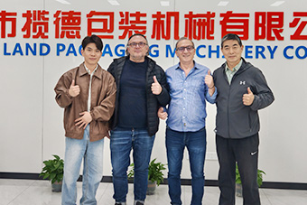 客户到访合影