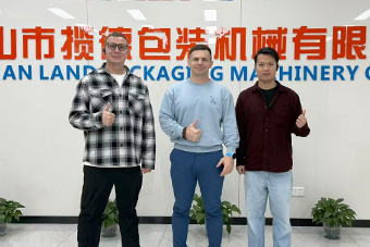 客户到访合影
