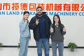 客户到访合影